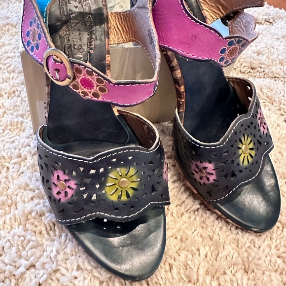 L’ARTISTE PLATFORM HEELS SIZE 7 - Picture 3 of 4